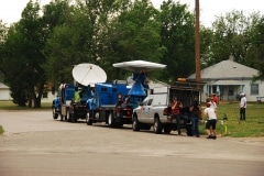 Storm chasers DOW Radar Doppler on Wheels