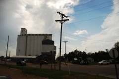 Storm chasers DOW Radar Doppler on Wheels